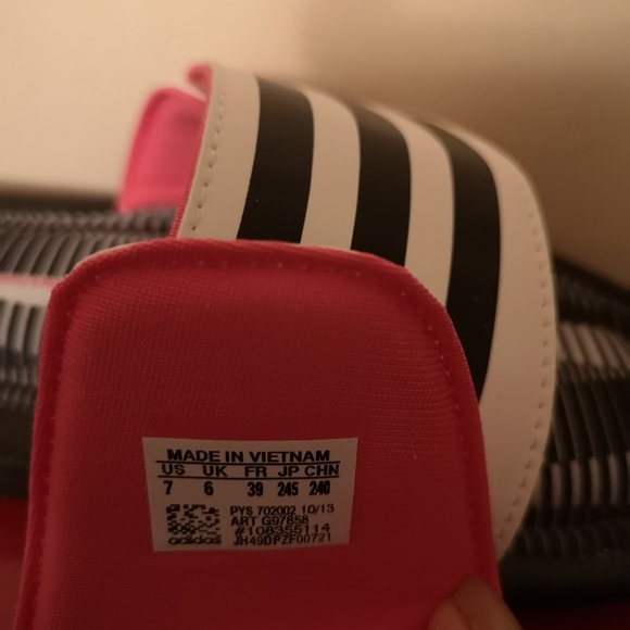 Adidas sandals slippers - Picture 9 of 9